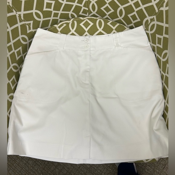 Nike Golf all white skirt skort w/front pockets w/zip & button closure. Sz-8 R12 - Picture 13 of 14